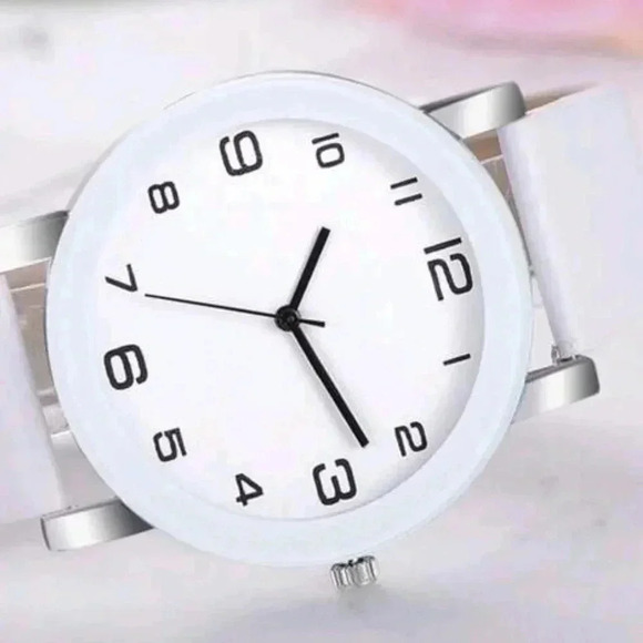 NWT..FASHION QRTZ WATCH..PEARL WHITE..HYPOALLERGENIC - Picture 2 of 4